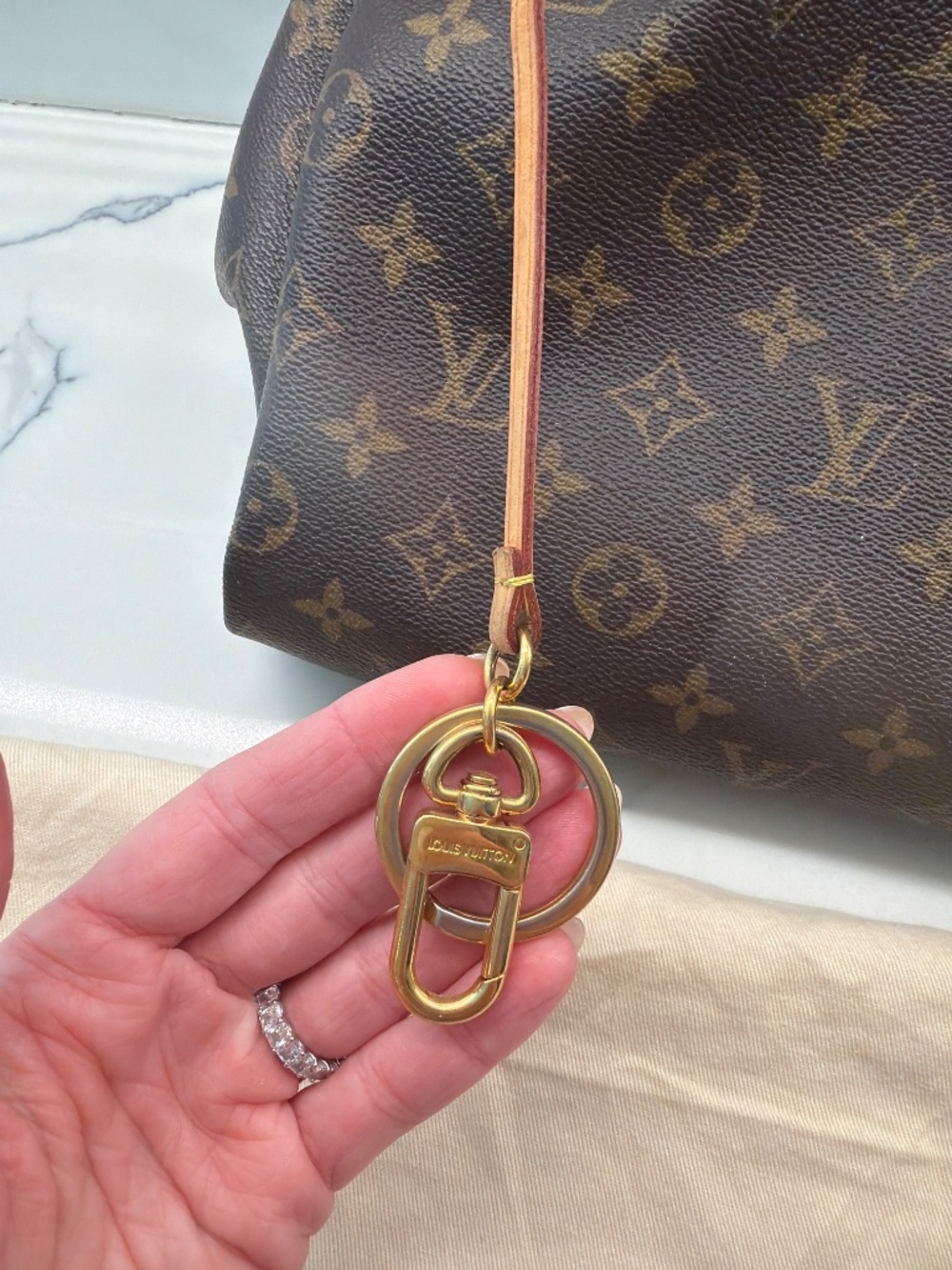 Louis Vuitton Artsy MM Monogram Hobo Bag w/ Key Leash + Dust Bag - Picture 5 of 10